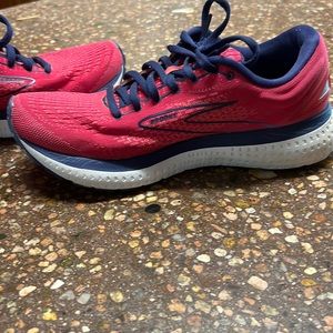 Brook’s glycerin 19 tennis shoes